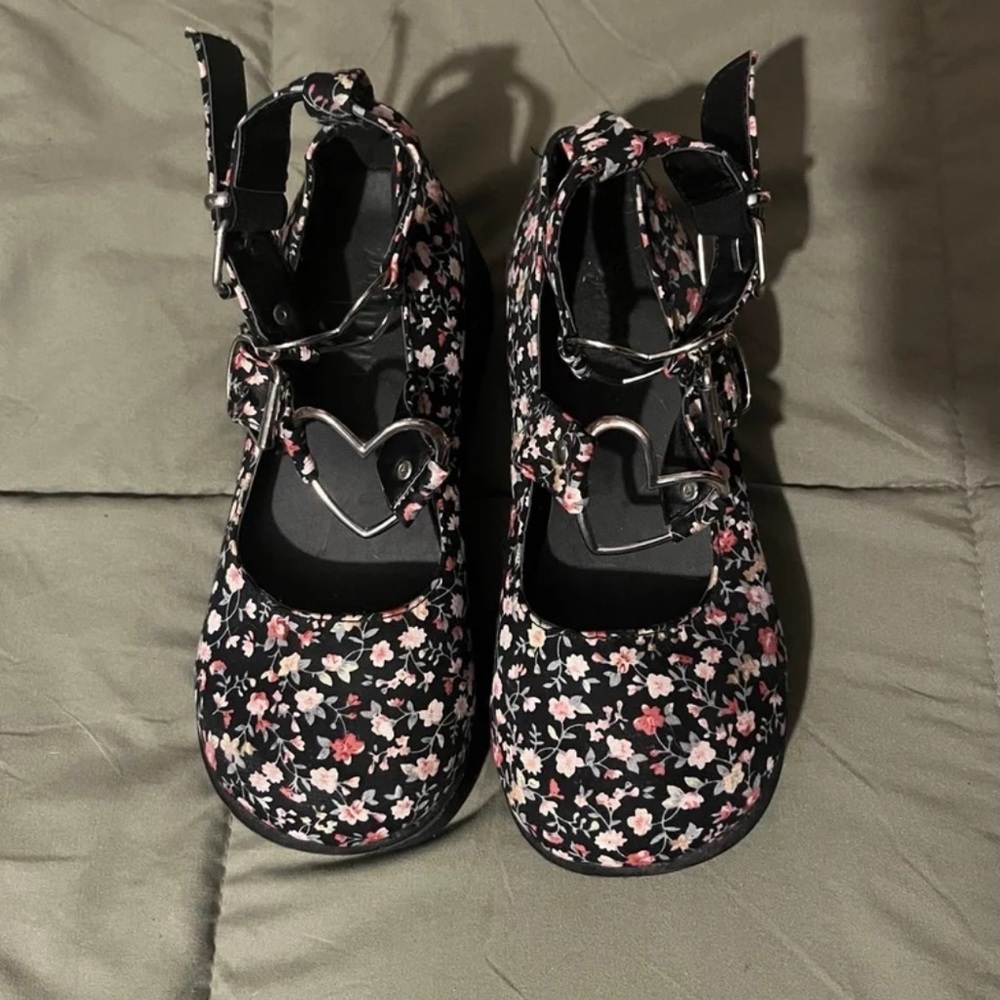 Floral Demonias
